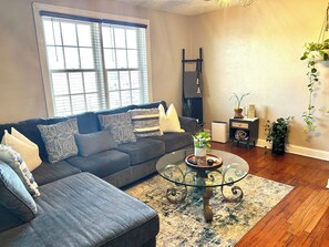 標準公寓 | 起居區 | 電視