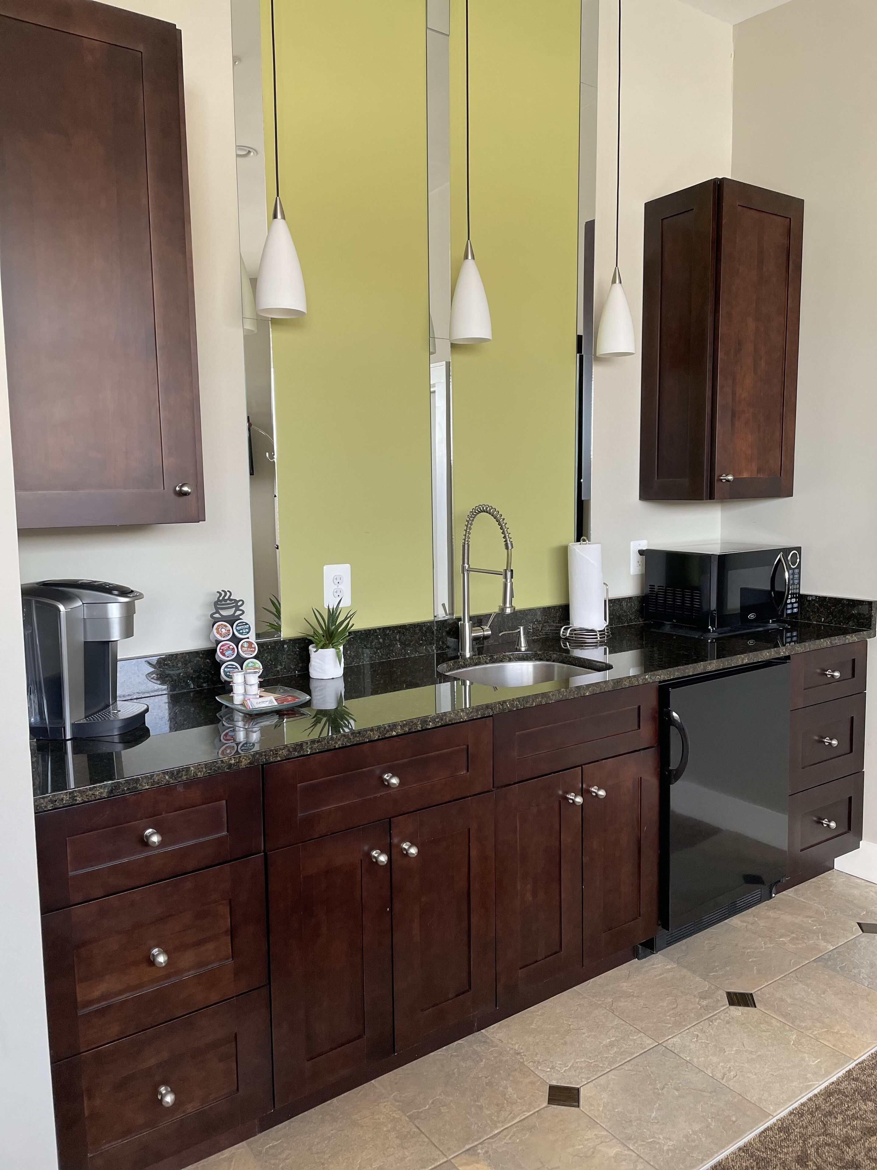 luxury suite, kitchenette | living area | tv