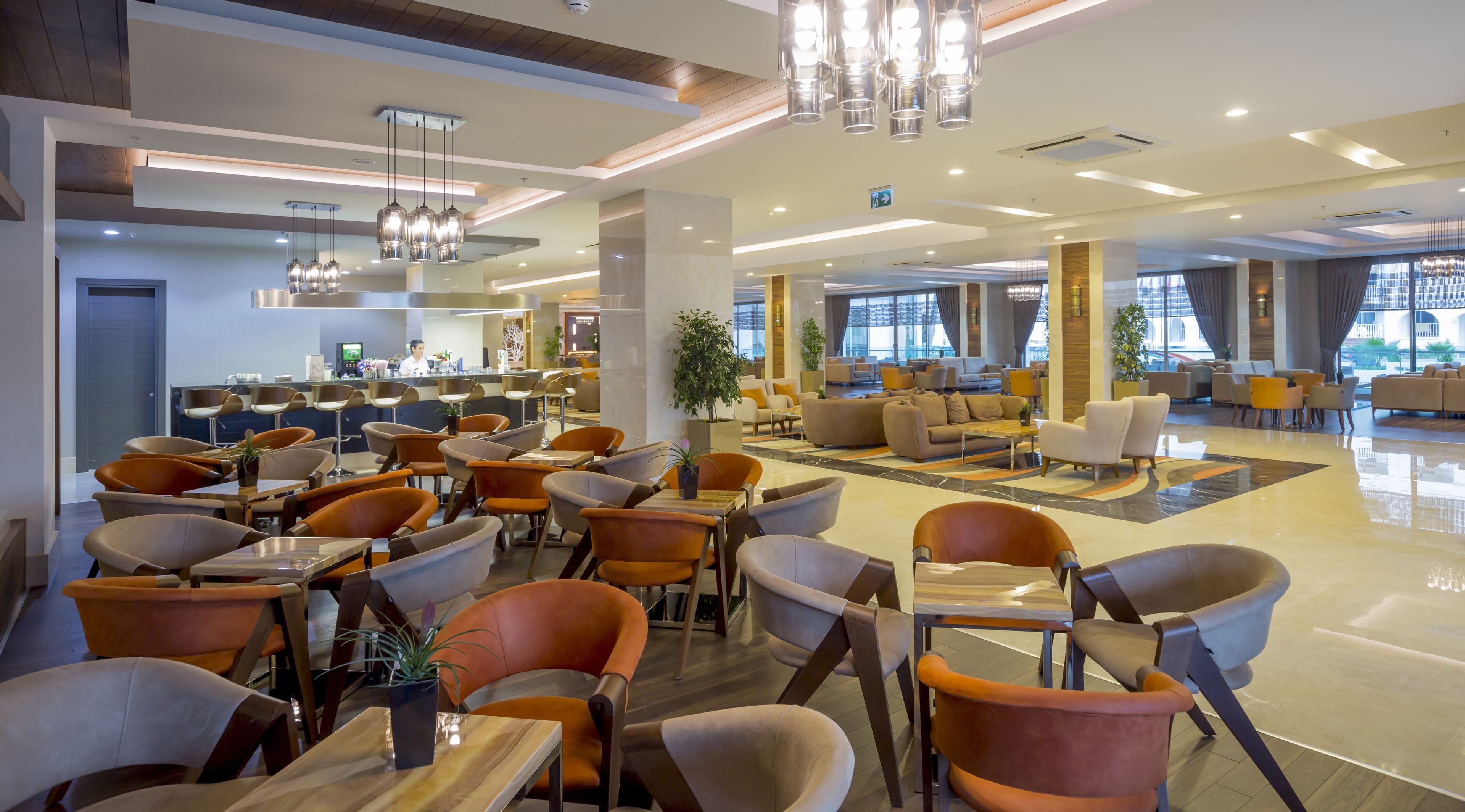 4 间酒吧/酒廊、池畔酒吧、海滨酒吧