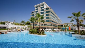 Indoor pool, 2 outdoor pools, pool umbrellas, pool loungers