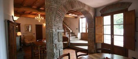 Panoramic Apartment, 4 Bedrooms (Fienile) | In-room dining