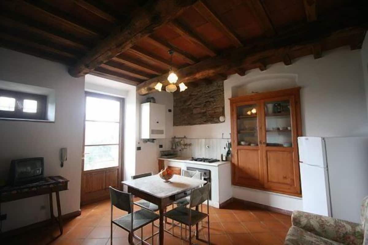 4 bedrooms, desk, free WiFi, bed sheets