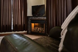 Superior Cottage, 2 Bedrooms, Ocean View | Living room | Flat-screen TV - Heron's Nest Cottages (Charlo)
