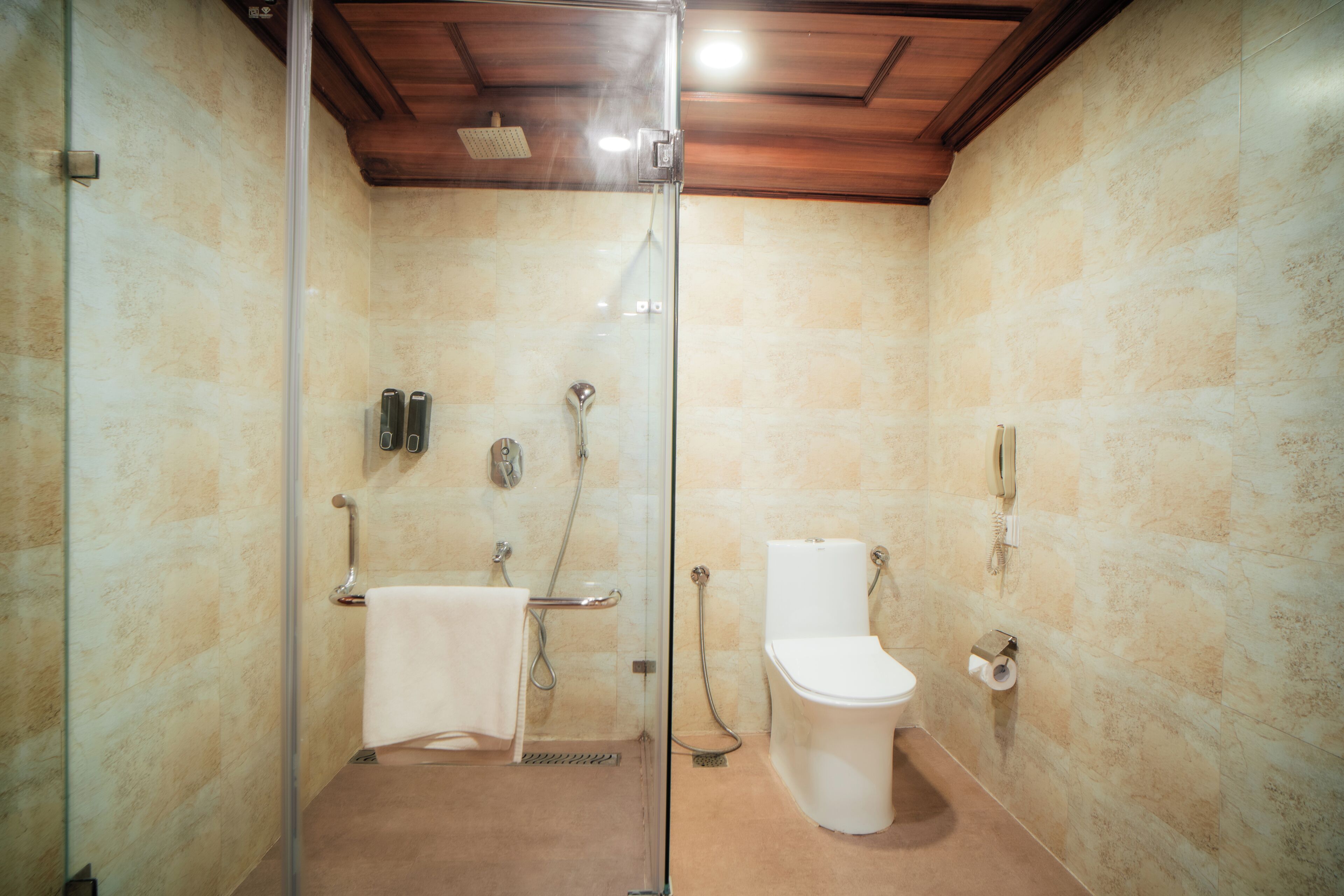 Royal Suite | Bathroom | Free toiletries, hair dryer, bathrobes, slippers
