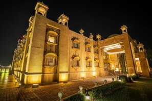 Front of property - Chokhi Dhani The Palace Hotel (Jaisalmer)