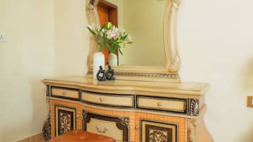 Royal Suite | 1 bedroom, in-room safe, desk, soundproofing