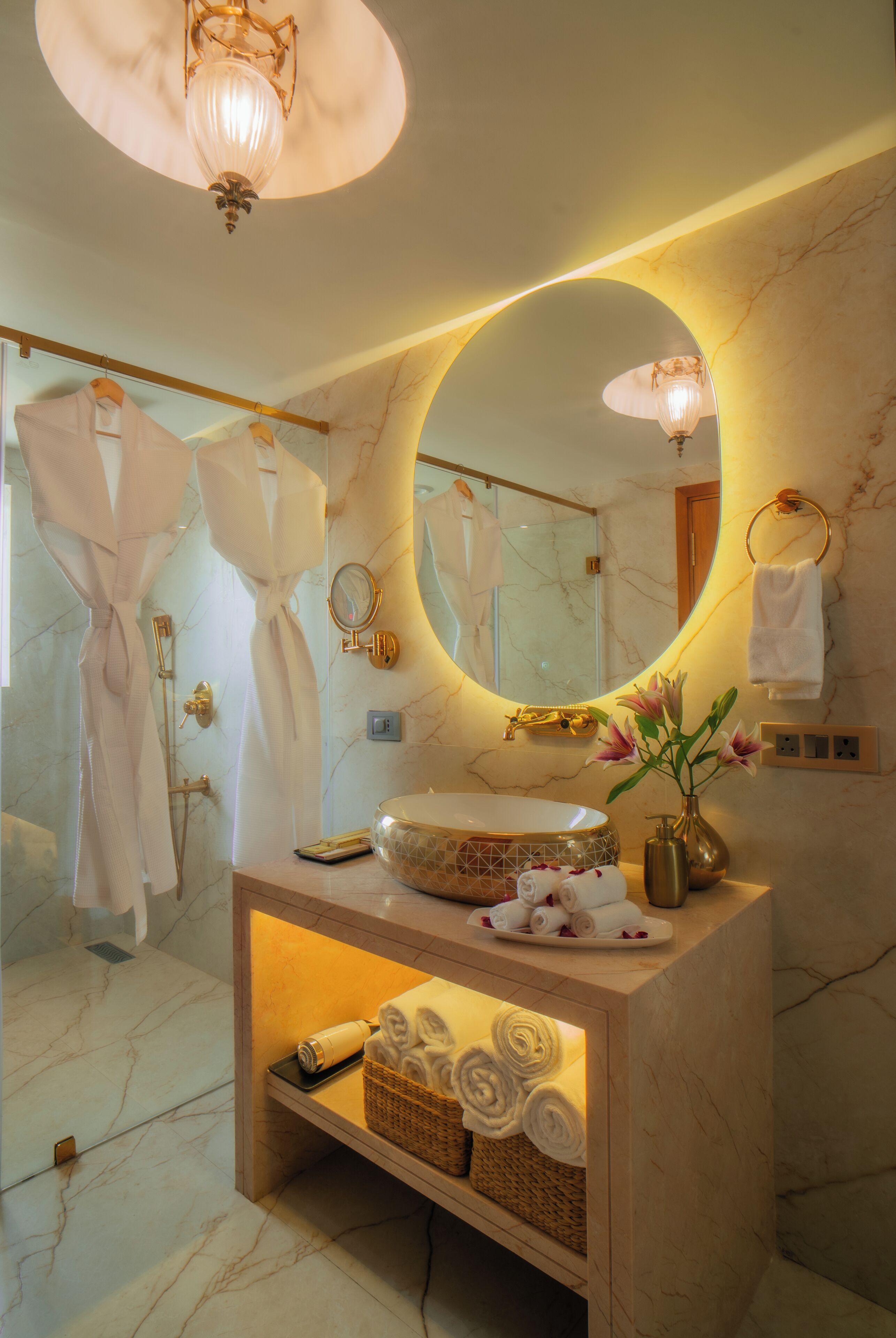 Palace tent suite | Bathroom | Free toiletries, hair dryer, bathrobes, slippers