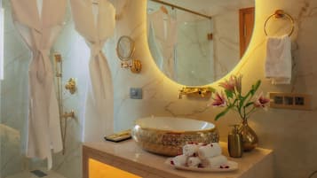 Palace tent suite | Bathroom | Free toiletries, hair dryer, bathrobes, slippers
