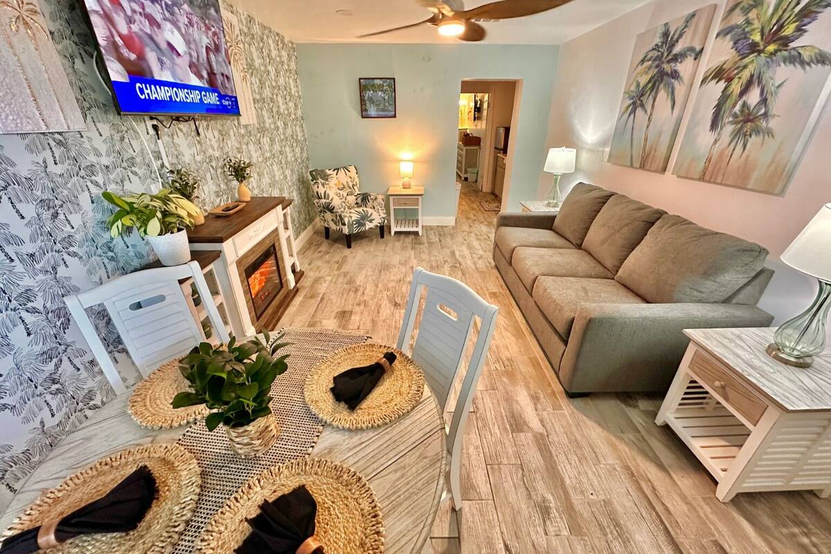 Deluxe Studio Suite, 1 Bedroom | Living area | TV
