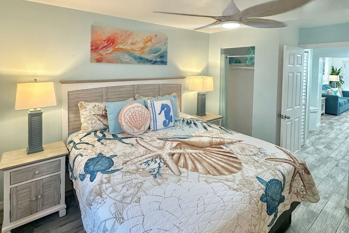 Iron/ironing board, WiFi, bed sheets