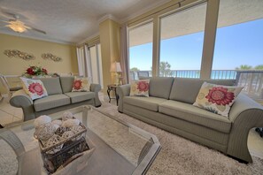 Condo, 2 Bedrooms | Living area