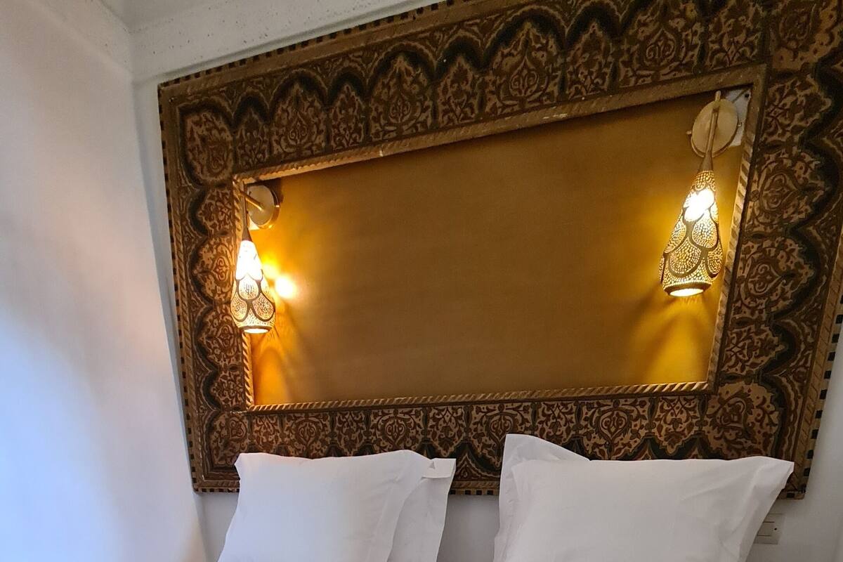 خزنة داخل الغرفة وواي فاي مجانًا وبديكورات فريدة لكل غرفة