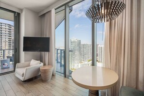 Ropa de cama de alta calidad y minibar 