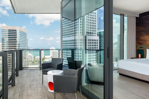 Ropa de cama de alta calidad y minibar