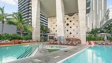 4 outdoor pools