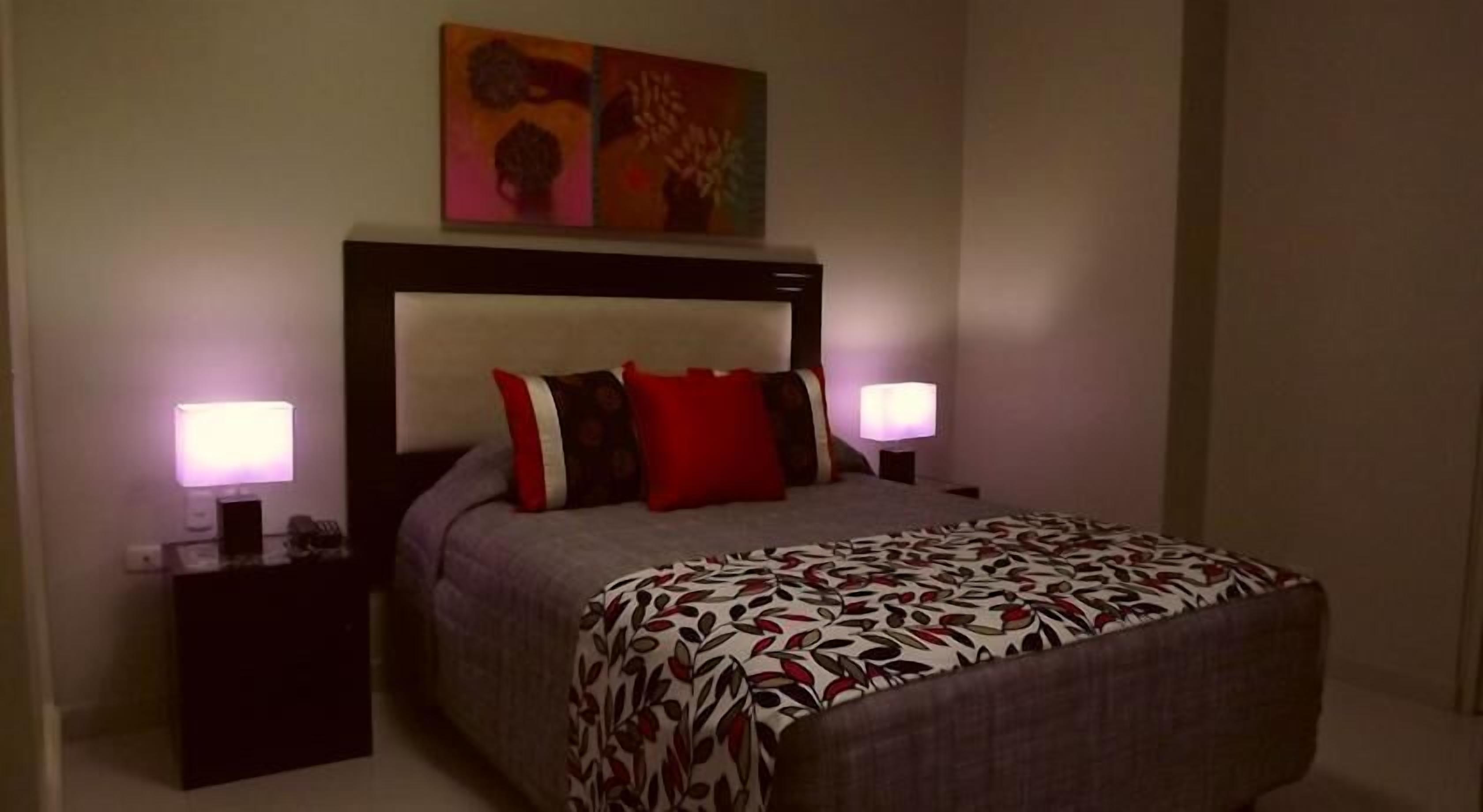 single room | minibar, in-room safe, desk, blackout curtains