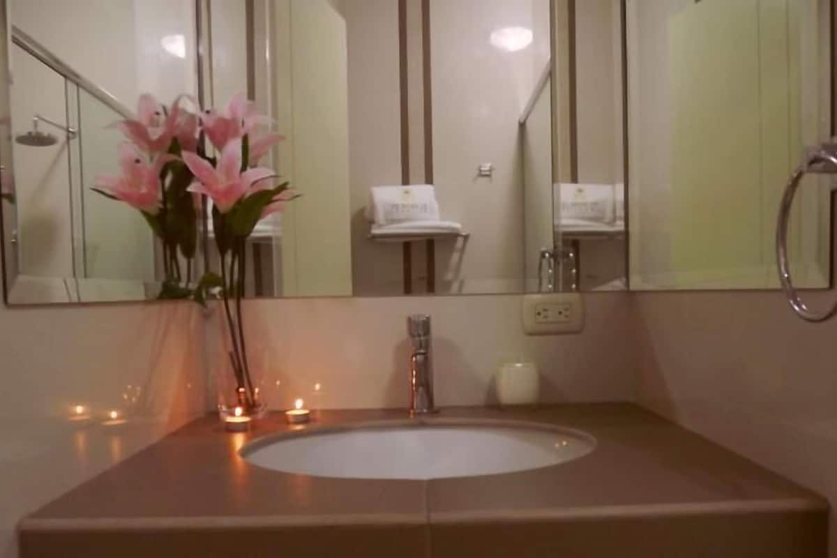Double Room | Minibar, in-room safe, desk, blackout curtains