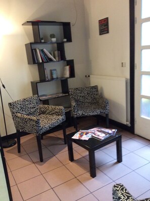 Flat-screen TV - Hotel De La Place (Malakoff)