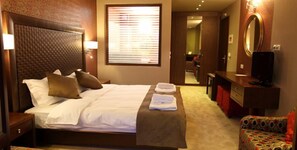 Premium bedding, minibar, in-room safe, desk - Nevros Hotel Resort & Spa (Lake Plastiras)