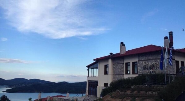 Exterior - Nevros Hotel Resort & Spa (Lake Plastiras)