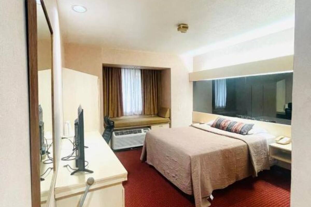 handicap room | in-room safe, soundproofing, free wifi, bed sheets