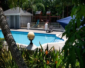 Outdoor pool - Metrotel Express (San Pedro Sula)