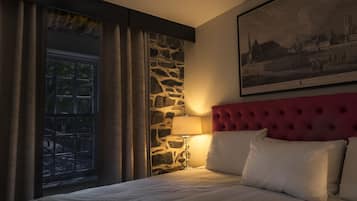 Room, 1 King Bed, City View | 1 bedroom, desk, blackout drapes, iron/ironing board
