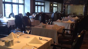 Lunch and dinner served, garden views