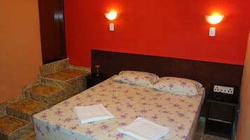 Cofres nos quartos, escrivaninha, ferros/tábuas de passar roupa