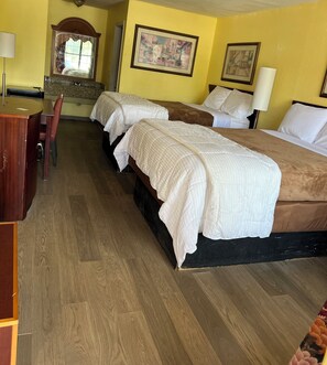 Rom, 2 queensize-senger, ikke-røyk | Skrivebord, strykejern/-brett og wi-fi (inkludert)