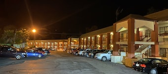 Budget Inn & Suites