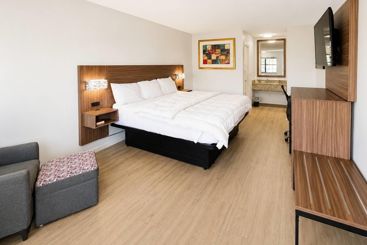 Standard Room, 1 King Bed, Non Smoking
