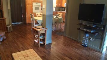 Familienchalet, 4 Schlafzimmer, barrierefrei, 2 Bäder | Wohnbereich