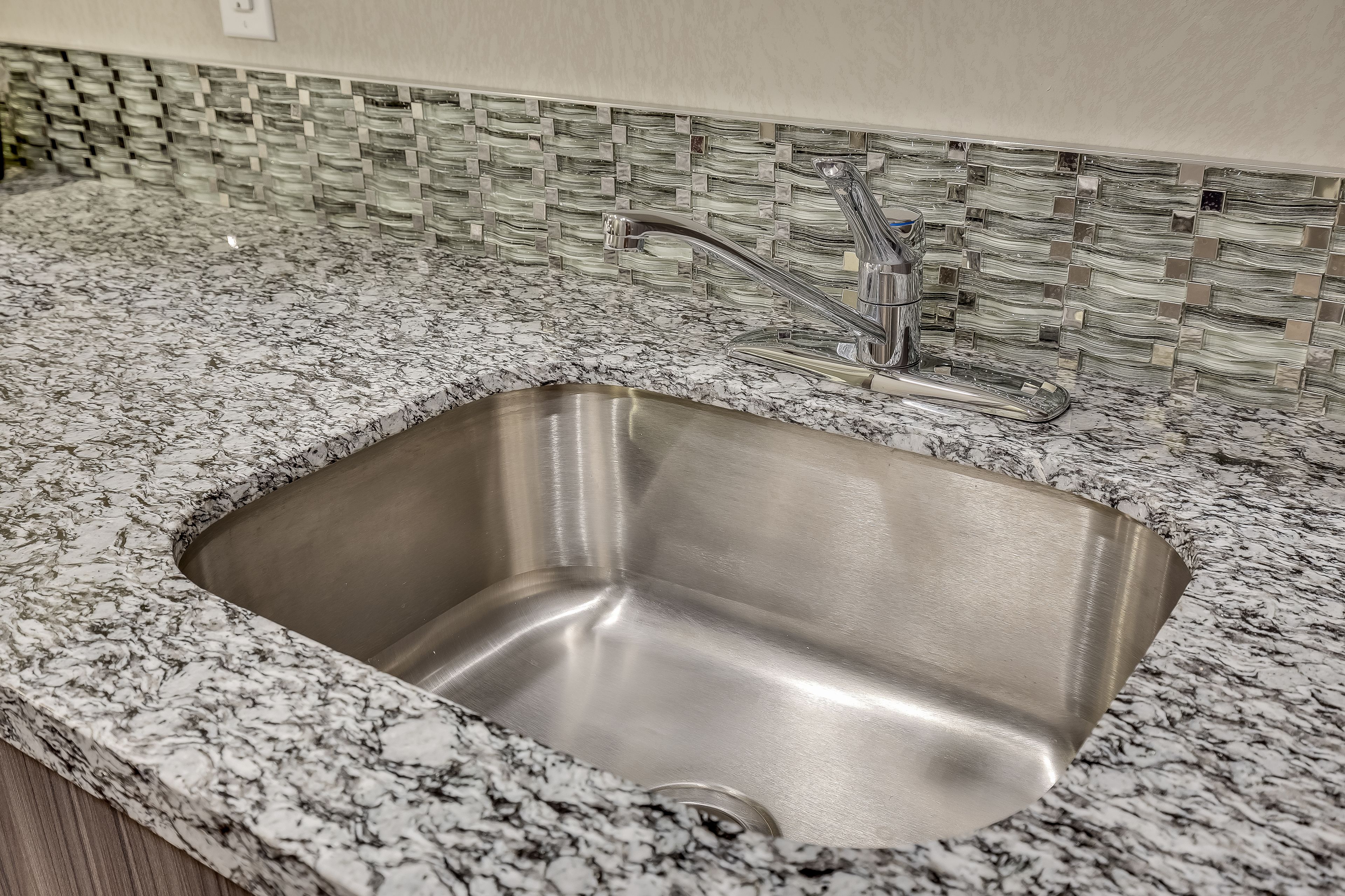 1 bedroom, premium bedding, desk, laptop workspace