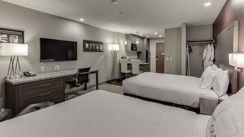 Suite estándar, 2 camas Queen size, cocineta | Ropa de cama de alta calidad y escritorio