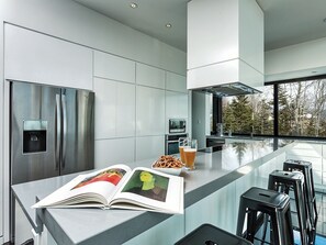 Luxury Cottage, 4 Bedrooms | Private kitchen