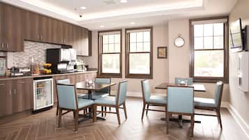 Free daily continental breakfast