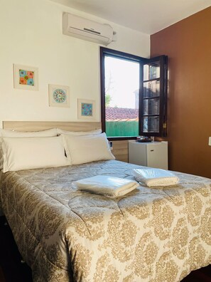 Habitación doble Deluxe | Escritorio, wifi gratis, ropa de cama y acceso para silla de ruedas 