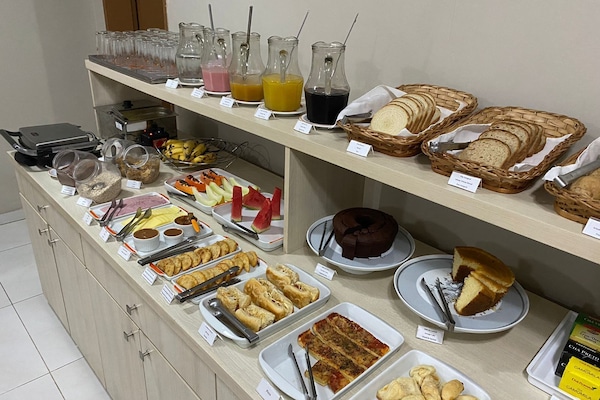 Free daily continental breakfast