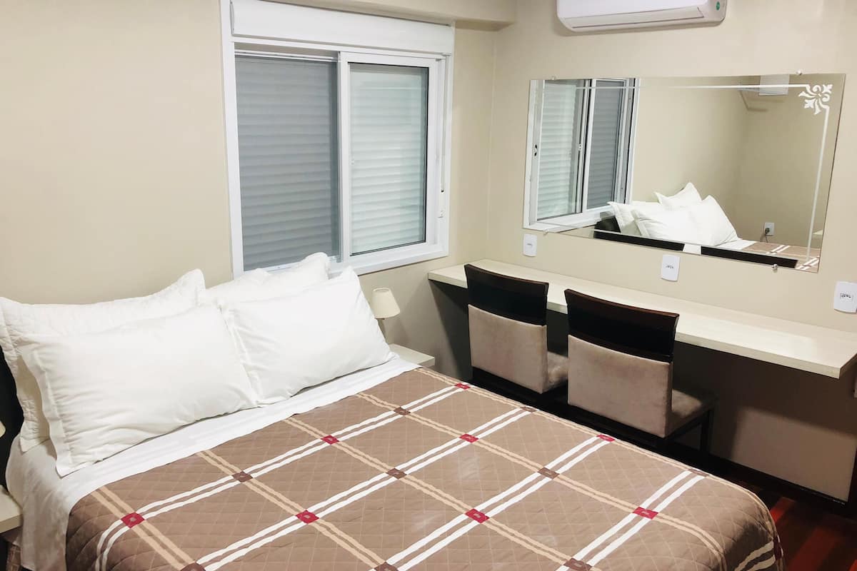 Bureau, Wi-Fi gratuit, draps fournis