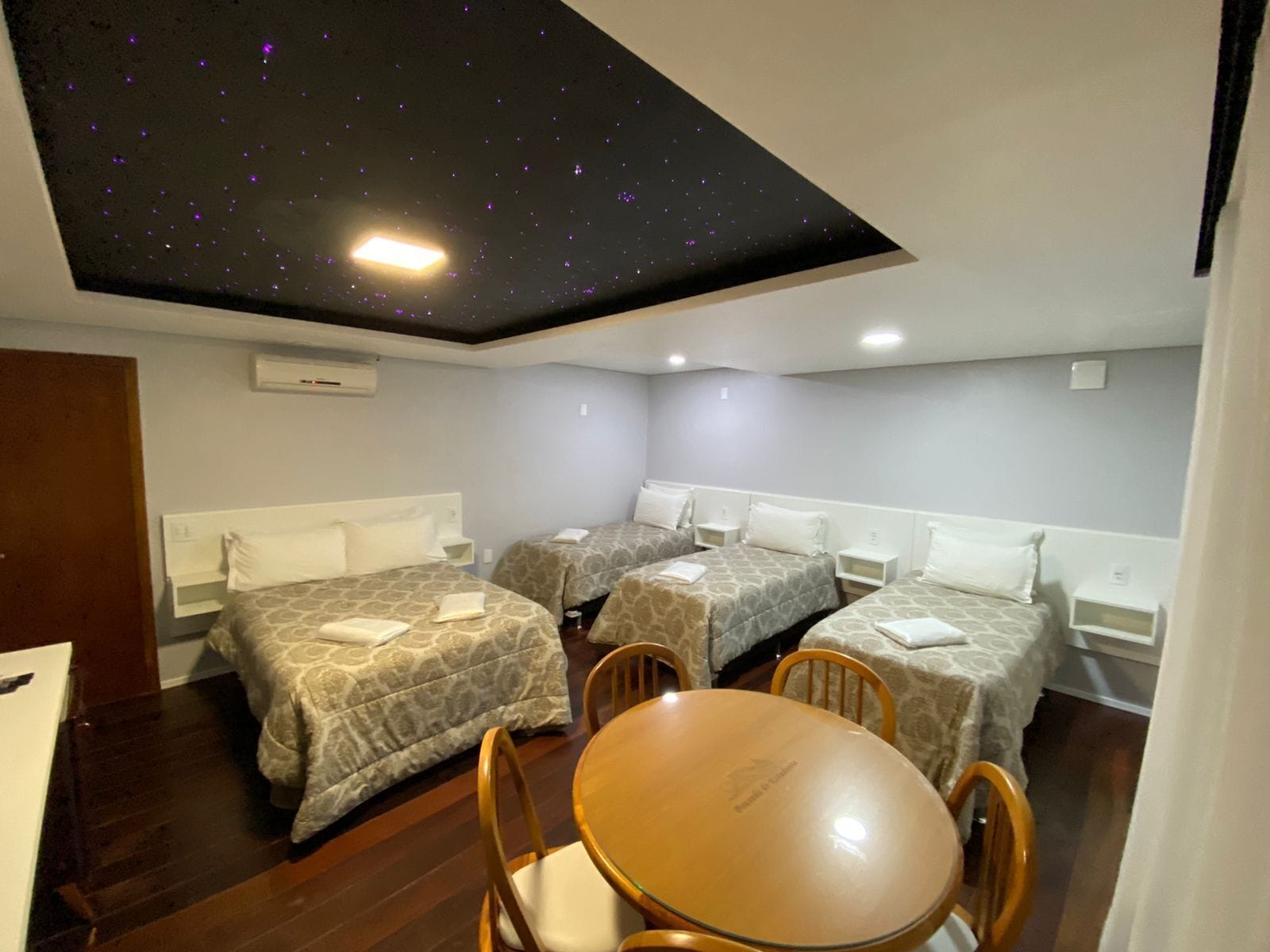 独特客房 | 办公桌、免费 WiFi、床单、轮椅无障碍