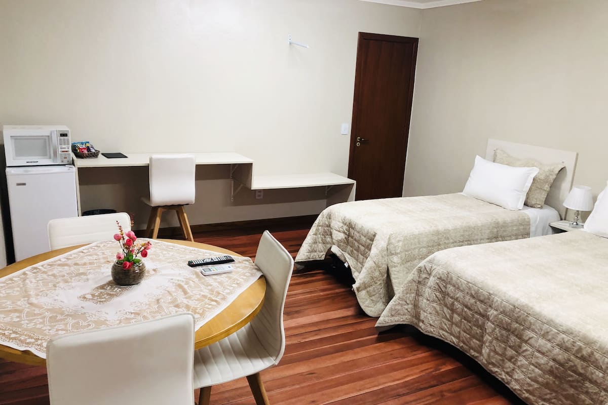 Chambre Quadruple Premium | Bureau, Wi-Fi gratuit, draps fournis