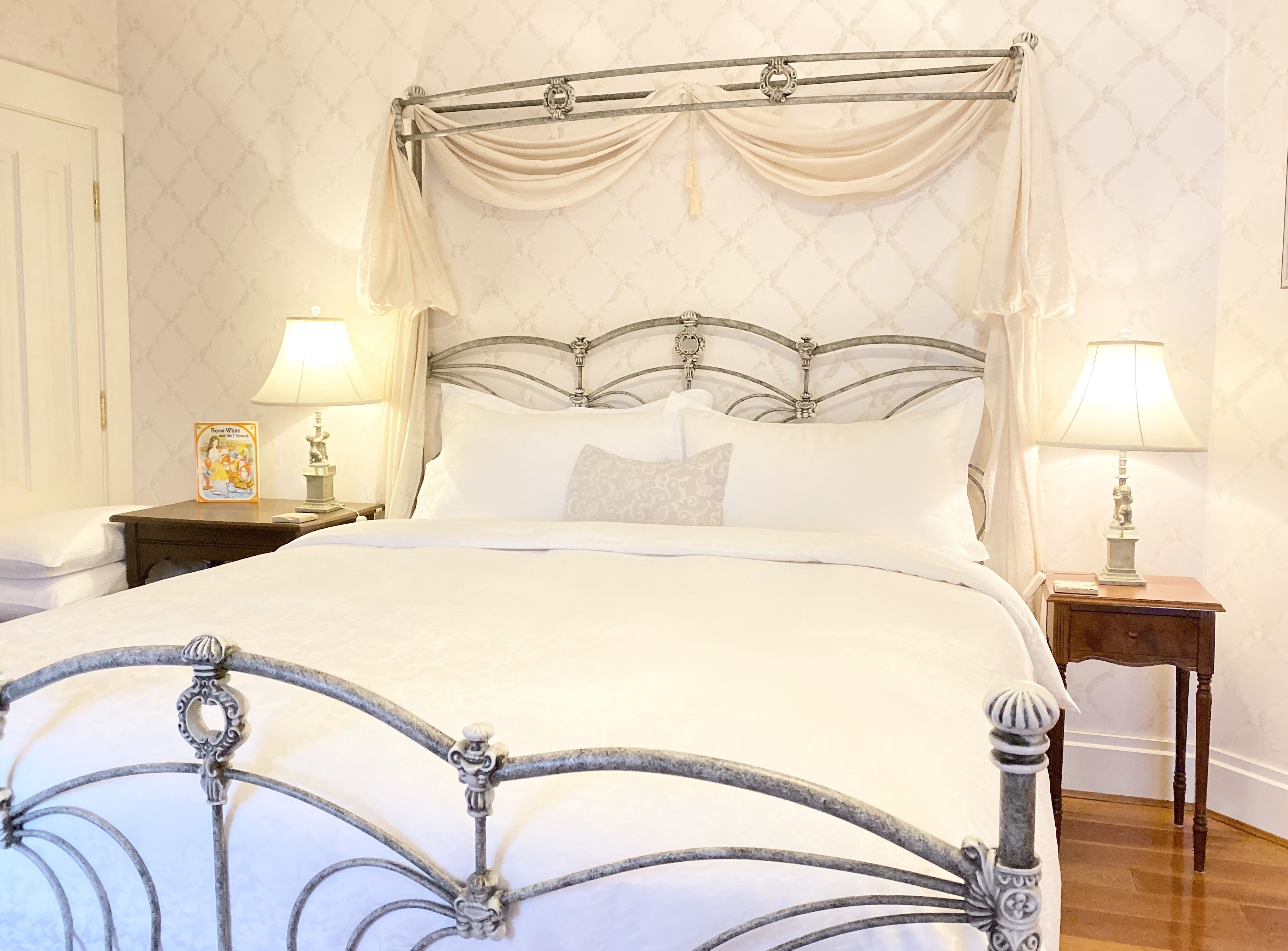 Snow White Room, 1st Floor (Stair Access Only)