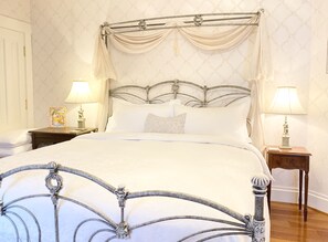 Snow White Room, 1st Floor (Stair Access Only) | Hypo-allergenic bedding, down comforters, individually furnished, desk - Princess and the Pea Hotel (Langley)