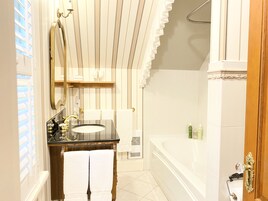Goldilocks Room, 1st Floor (Stair Access Only) | Bathroom | Hair dryer, towels, soap, shampoo