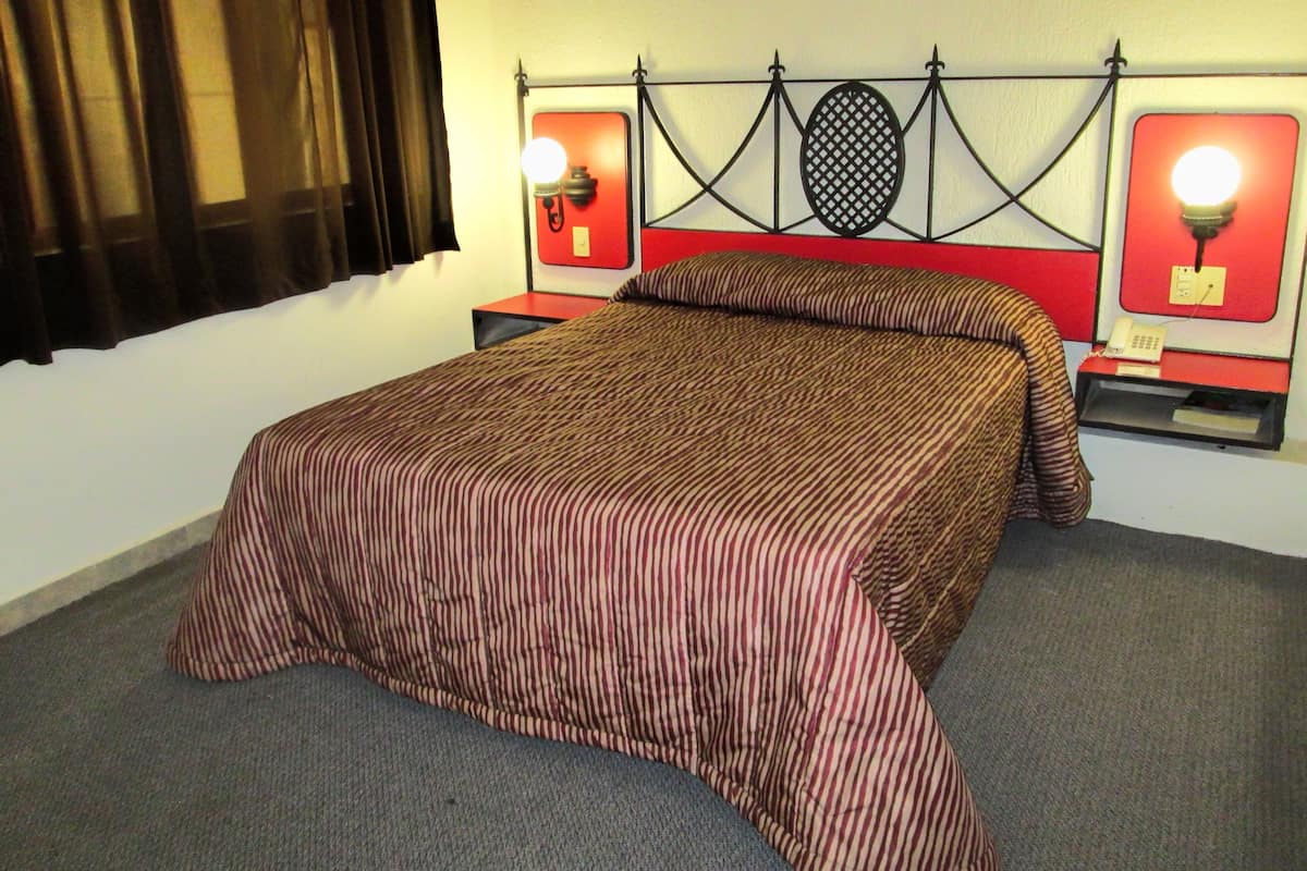 Classic Room | Blackout drapes, WiFi (free)