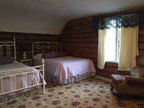 Standard Double Room, 2 Queen Beds, Shared Bathroom, Mountain View