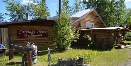 Dinner served, American cuisine