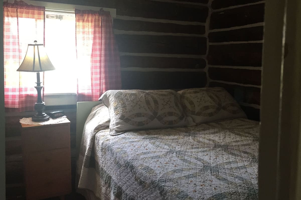 Cabin, 2 Bedrooms | Wi-fi percuma, cadar katil 