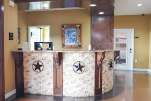 Check-in/check-out kiosk - Black Gold Inn (Yoakum)